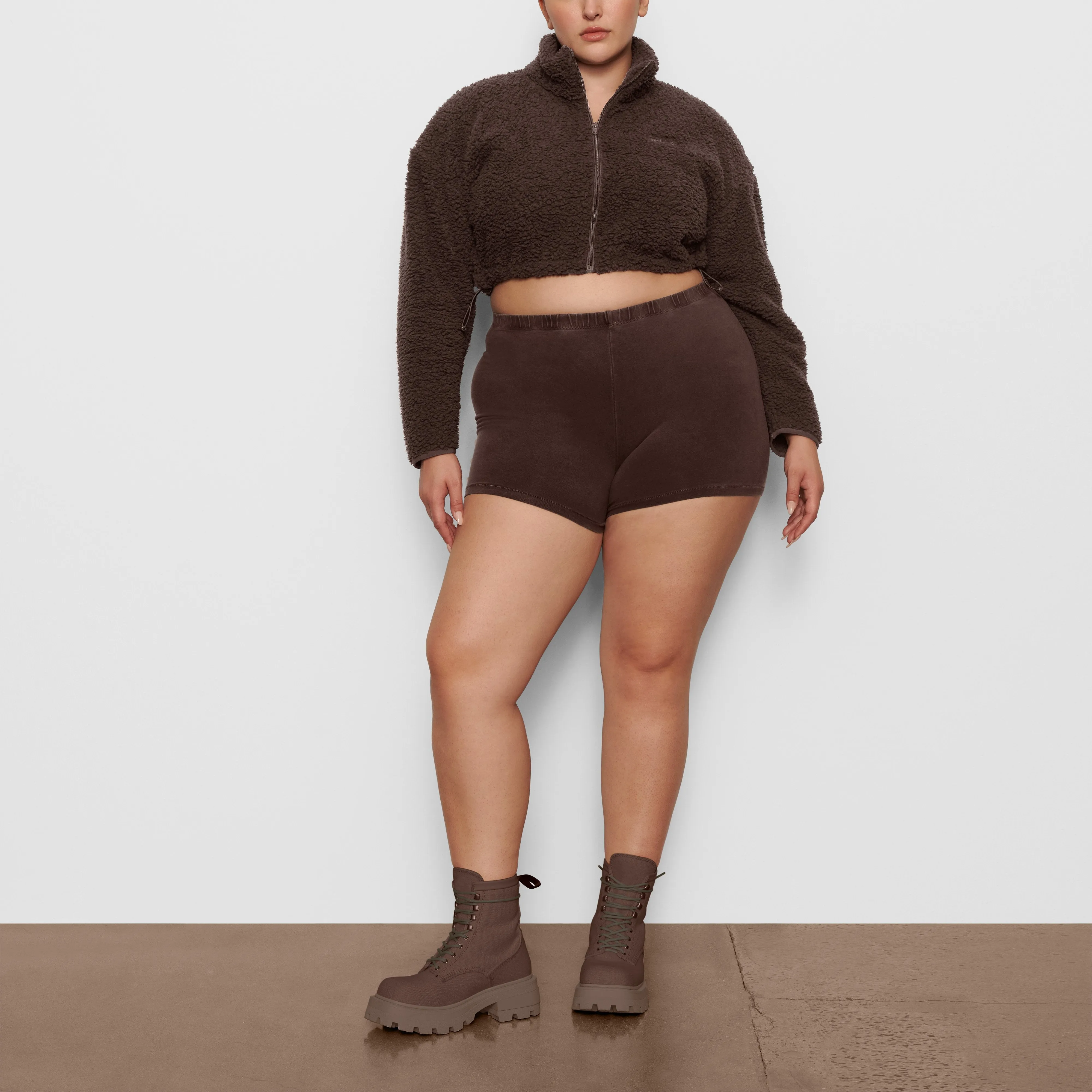 OUTDOOR BASICS SHORT SHORT | ESPRESSO